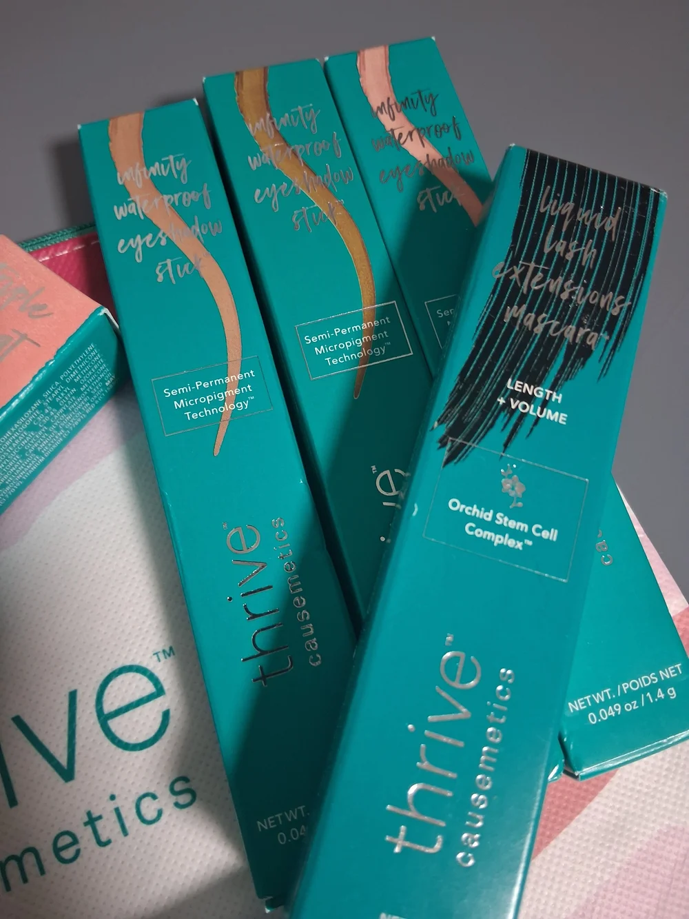 Thrive Causemetics Makeup Set with Cosmetic Bag